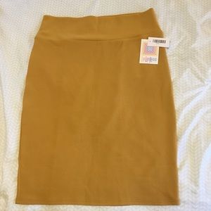 BNWT mustard l lularoe Cassie
